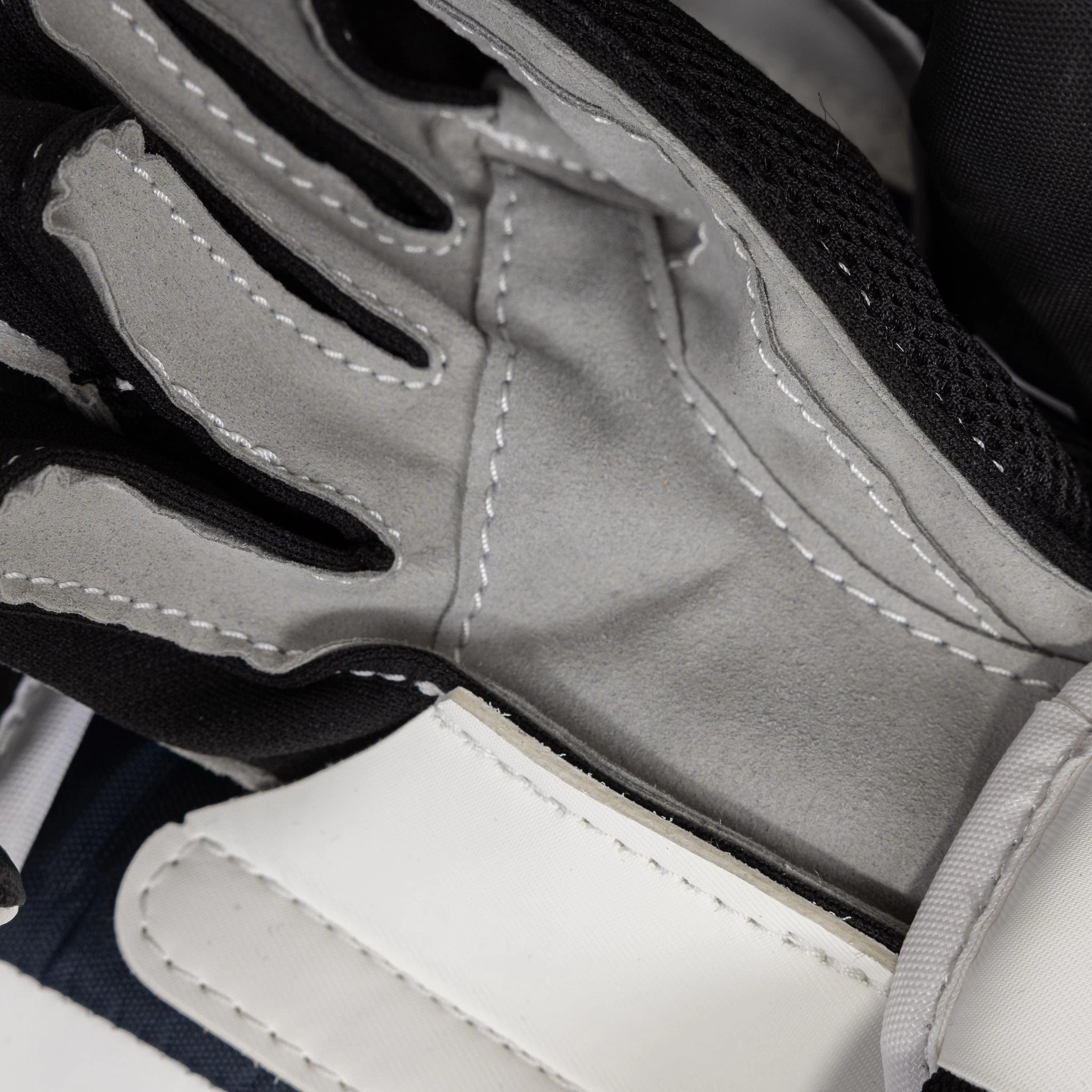 CCM Extreme Flex E6.5 Junior Goalie Blocker 7 CCM Extreme Flex E6.5 Junior Goalie Blocker - Image 5