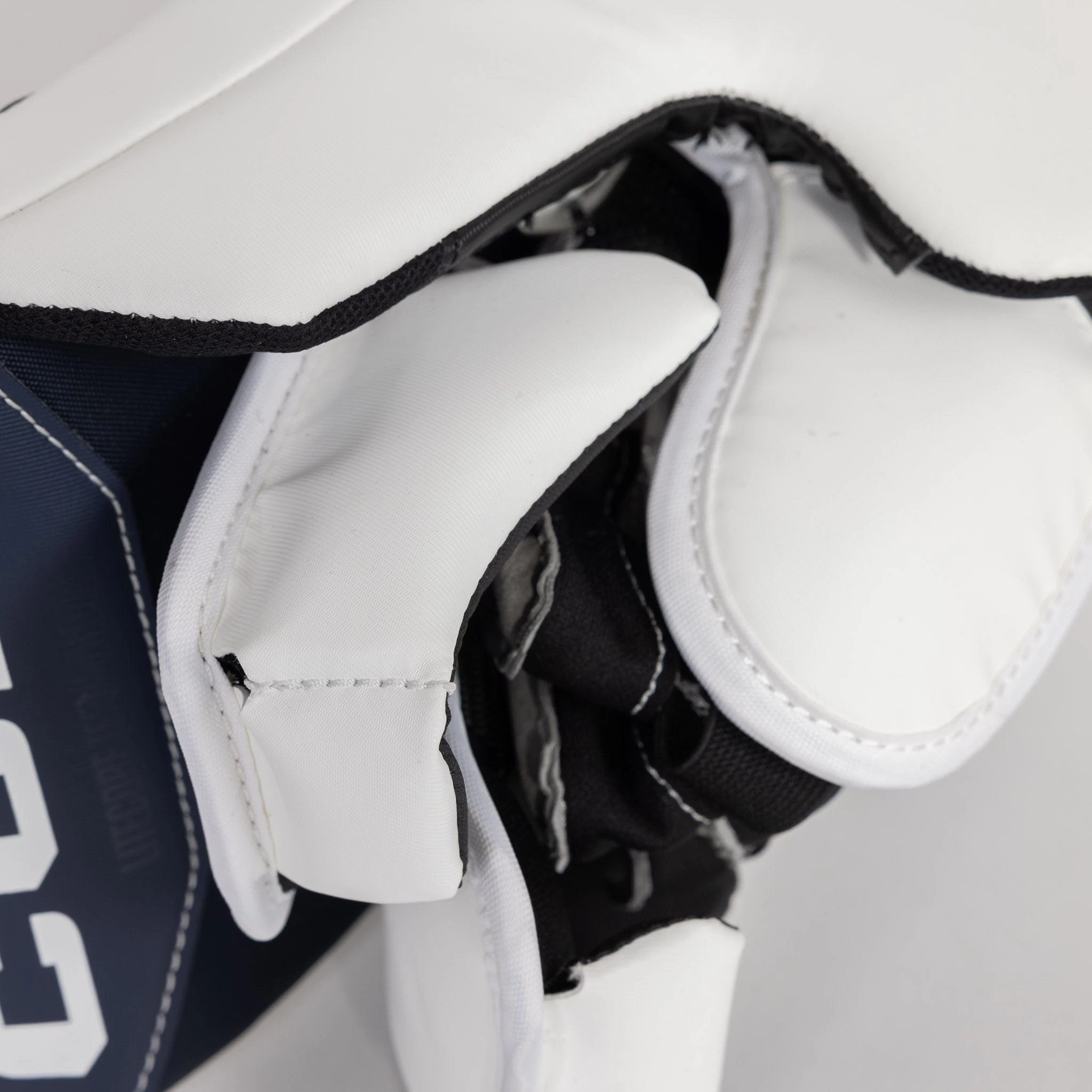 CCM Extreme Flex E6.5 Junior Goalie Blocker 11 CCM Extreme Flex E6.5 Junior Goalie Blocker - Image 9