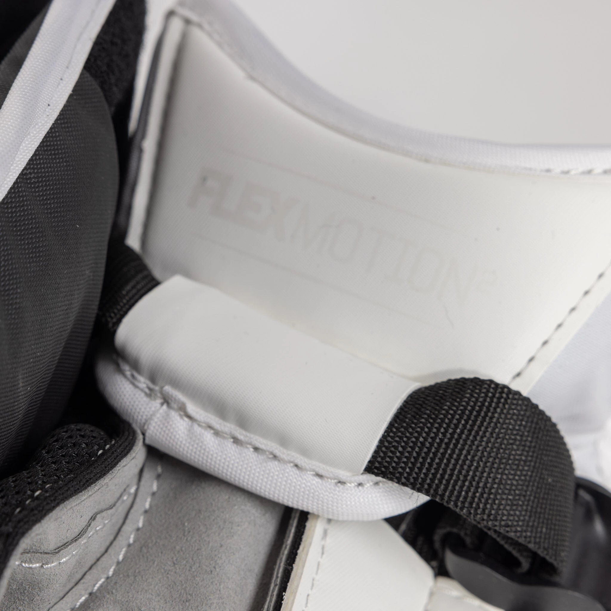 CCM Extreme Flex E6.5 Junior Goalie Blocker 12 CCM Extreme Flex E6.5 Junior Goalie Blocker - Image 10