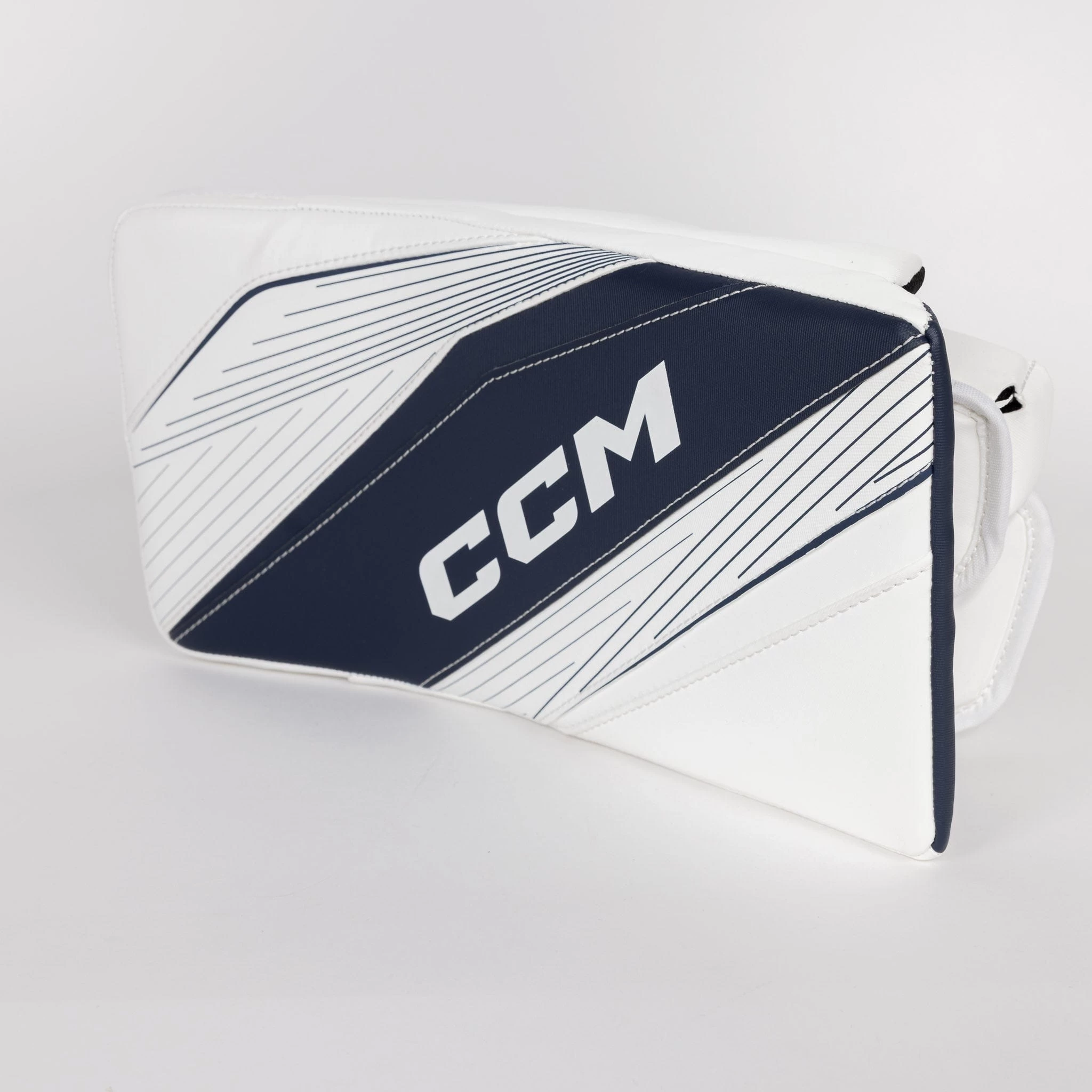 CCM Extreme Flex E6.5 Junior Goalie Blocker 4 CCM Extreme Flex E6.5 Junior Goalie Blocker - Image 2