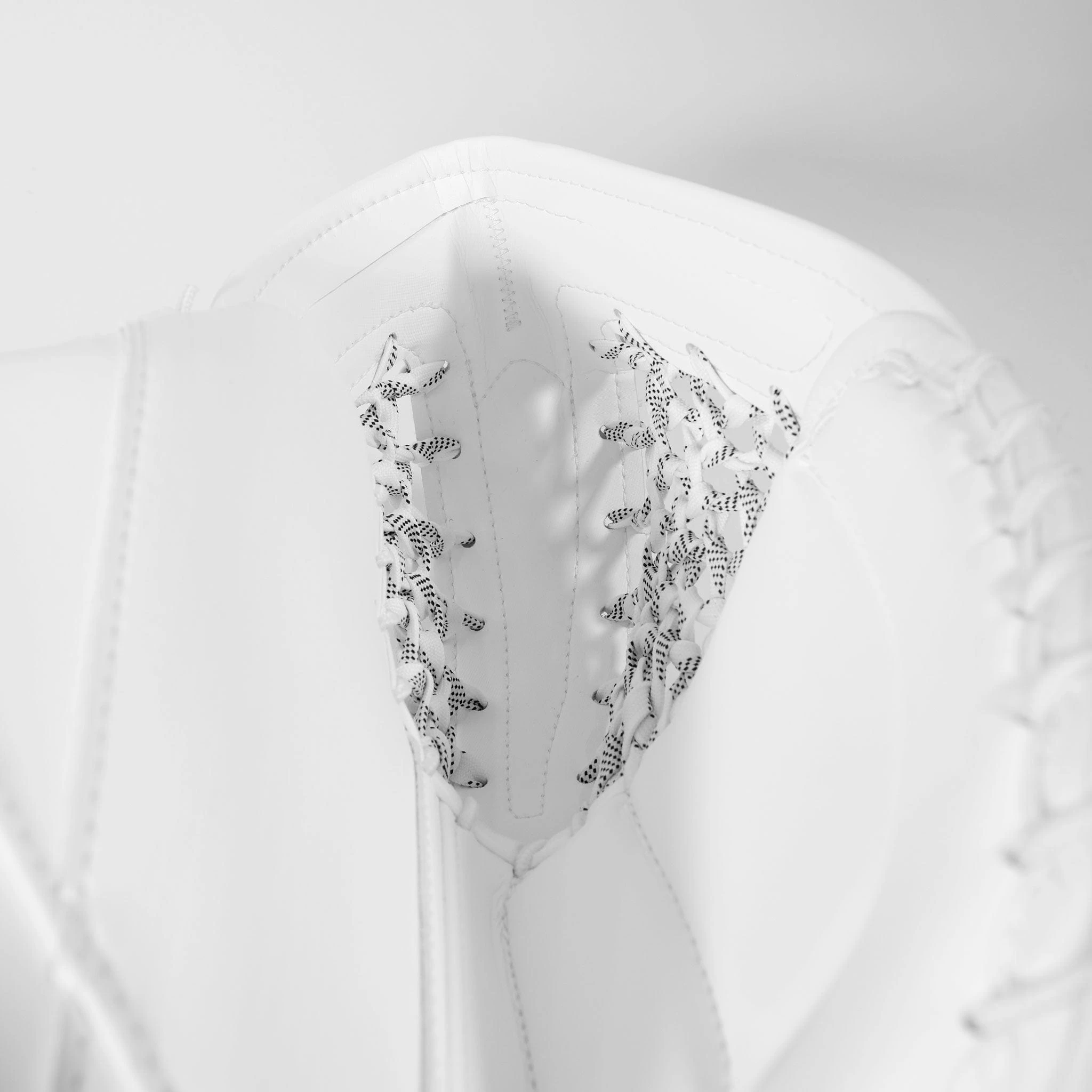 CCM Axis 2.9 Senior Goalie Catcher - Source Exclusive 6 CCM Axis 2.9 Senior Goalie Catcher - Source Exclusive - Image 4