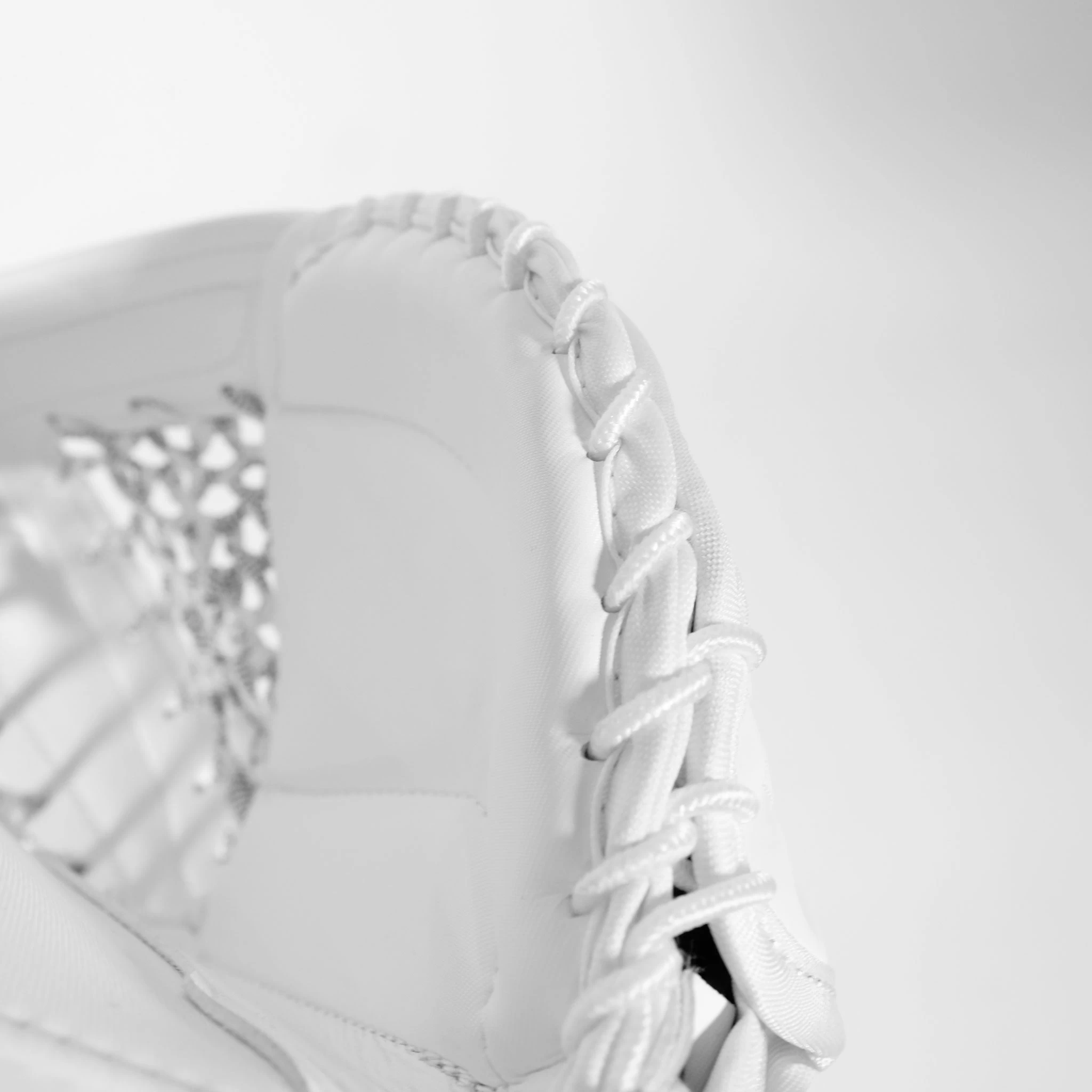 CCM Axis 2.9 Senior Goalie Catcher - Source Exclusive 7 CCM Axis 2.9 Senior Goalie Catcher - Source Exclusive - Image 5