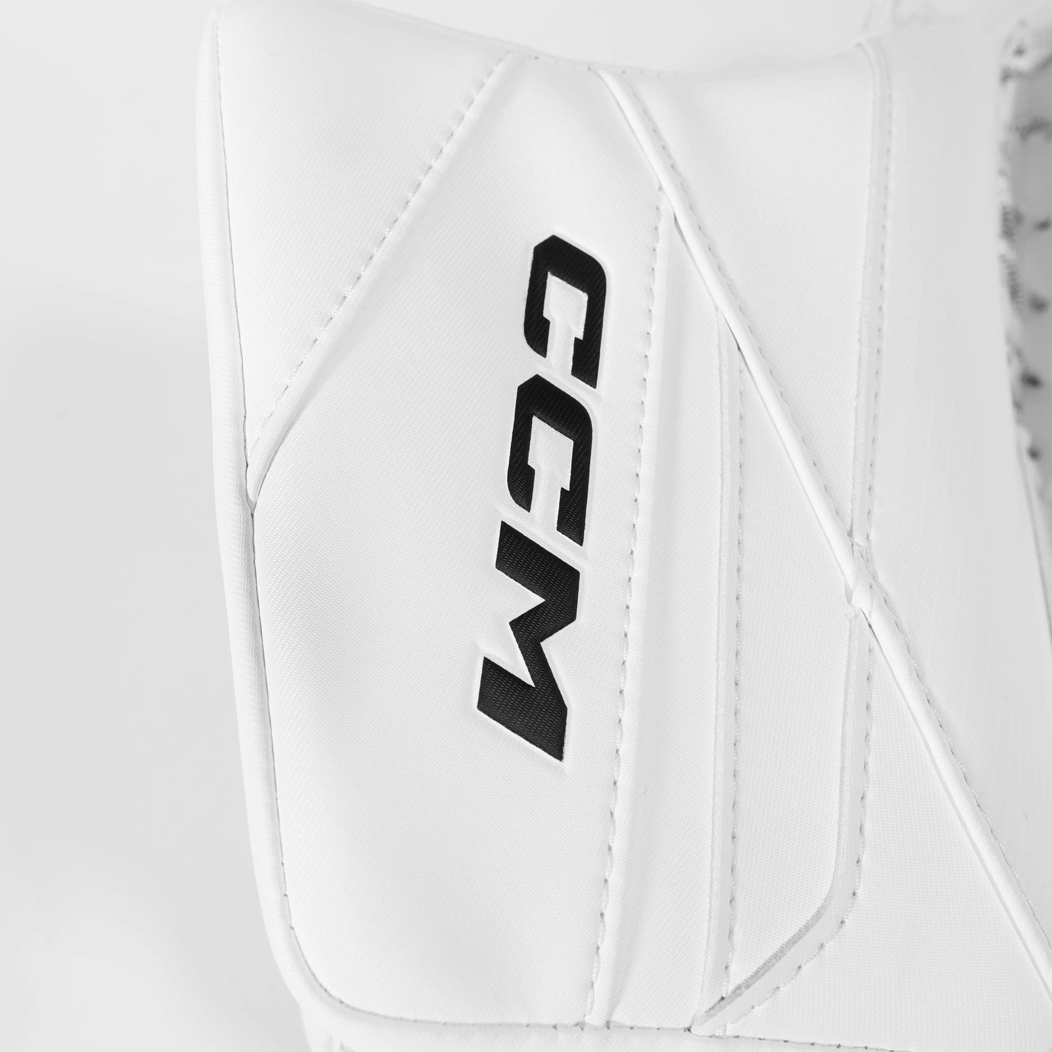 CCM Axis 2.9 Senior Goalie Catcher - Source Exclusive 4 CCM Axis 2.9 Senior Goalie Catcher - Source Exclusive - Image 2