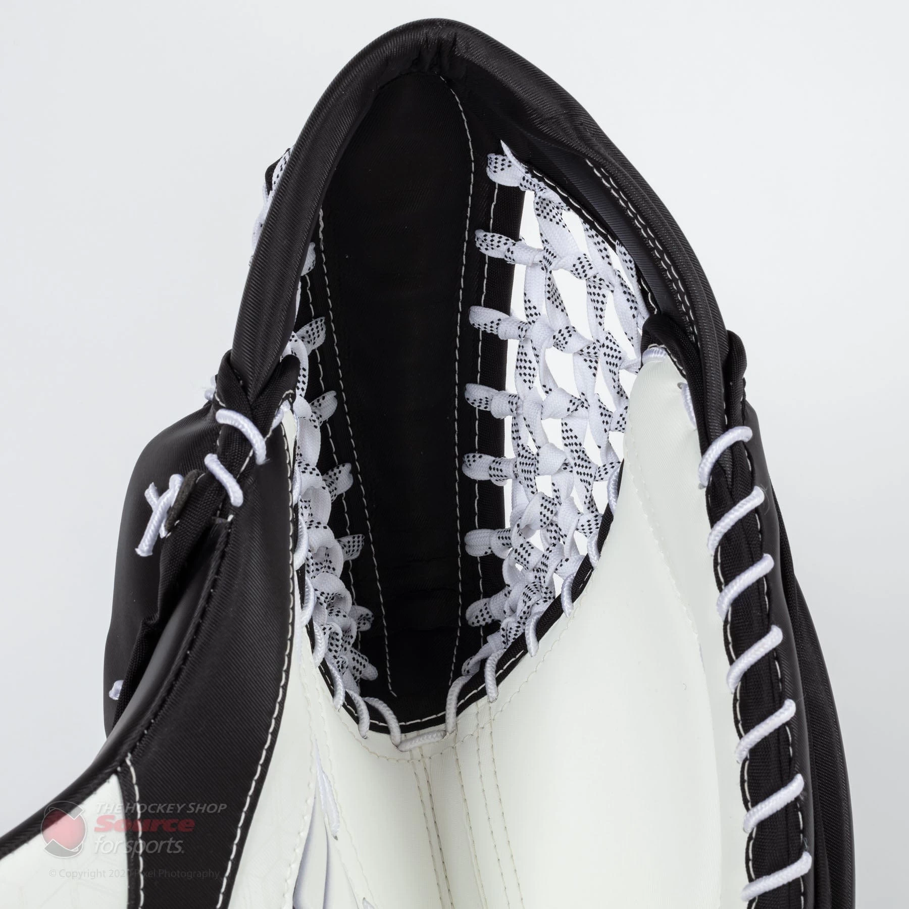 CCM Axis Senior Goalie Catcher - 580 Break Angle 5 CCM Axis Senior Goalie Catcher - 580 Break Angle - Image 3