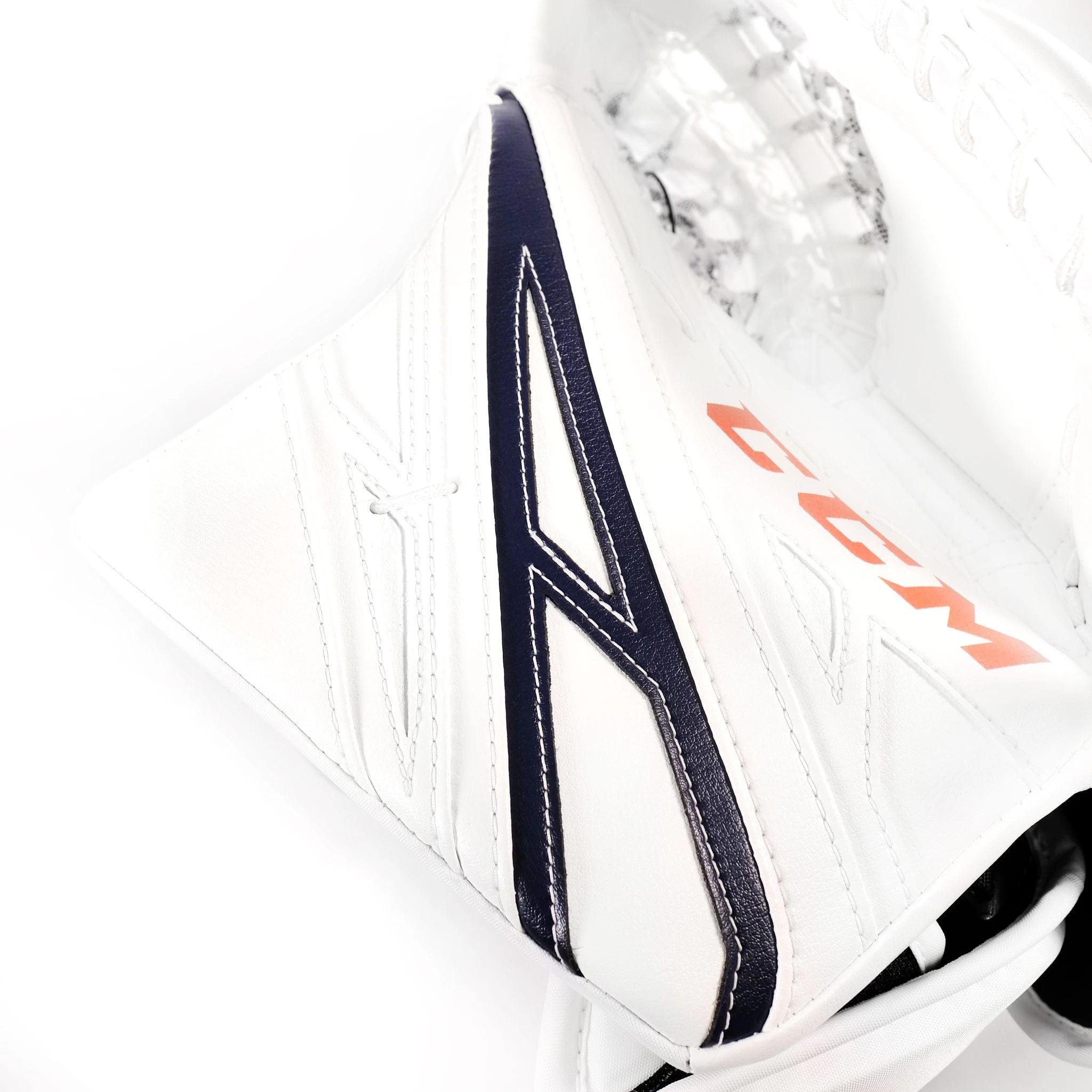 CCM Extreme Flex 4 Pro Stock Senior Goalie Catcher - Stuart Skinner 5 CCM Extreme Flex 4 Pro Stock Senior Goalie Catcher - Stuart Skinner - Image 3