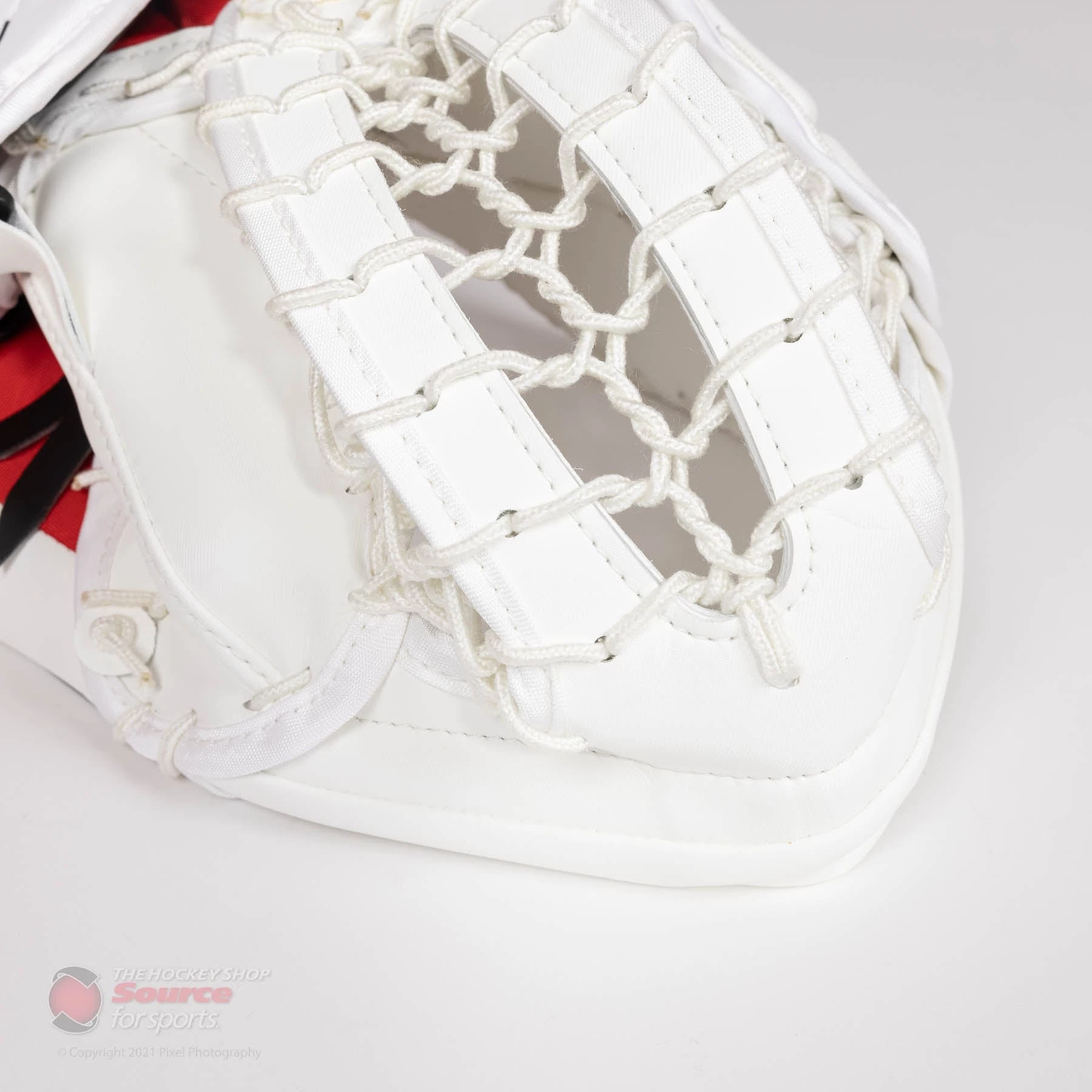 CCM Extreme Flex 5 Senior Goalie Catcher - 600 Break Angle 7 CCM Extreme Flex 5 Senior Goalie Catcher - 600 Break Angle - Image 5