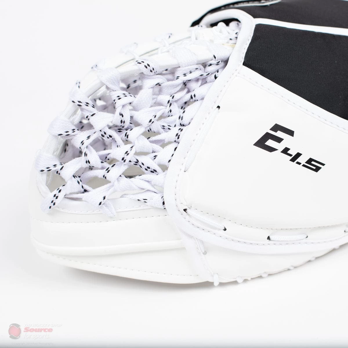 CCM Extreme Flex E4.5 Junior Goalie Catcher - Source Exclusive 6 CCM Extreme Flex E4.5 Junior Goalie Catcher - Source Exclusive - Image 4