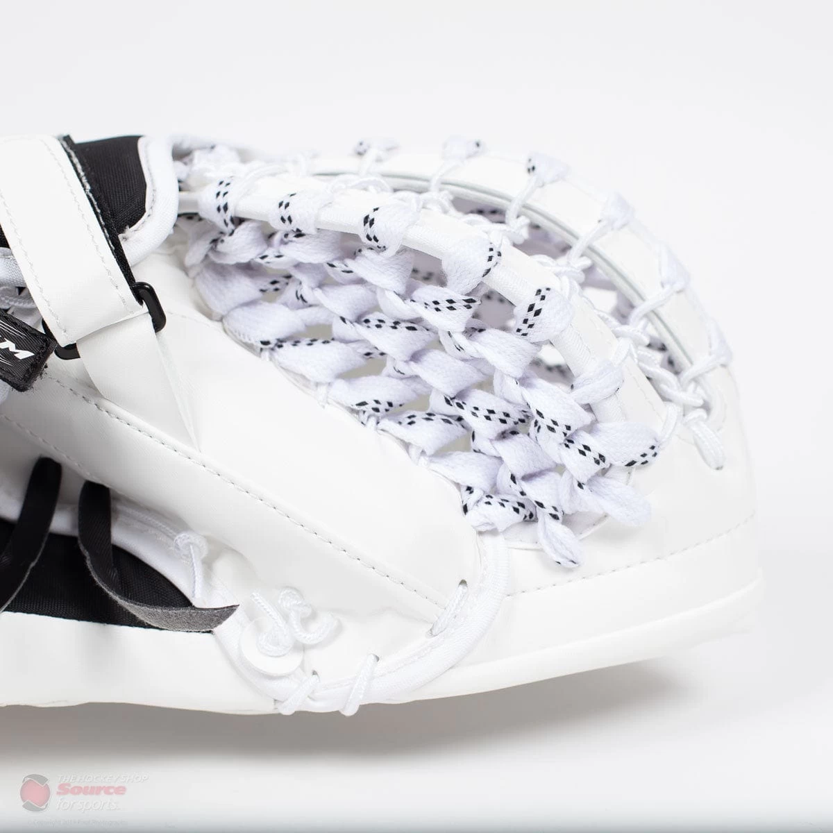 CCM Extreme Flex E4.5 Junior Goalie Catcher - Source Exclusive 7 CCM Extreme Flex E4.5 Junior Goalie Catcher - Source Exclusive - Image 5