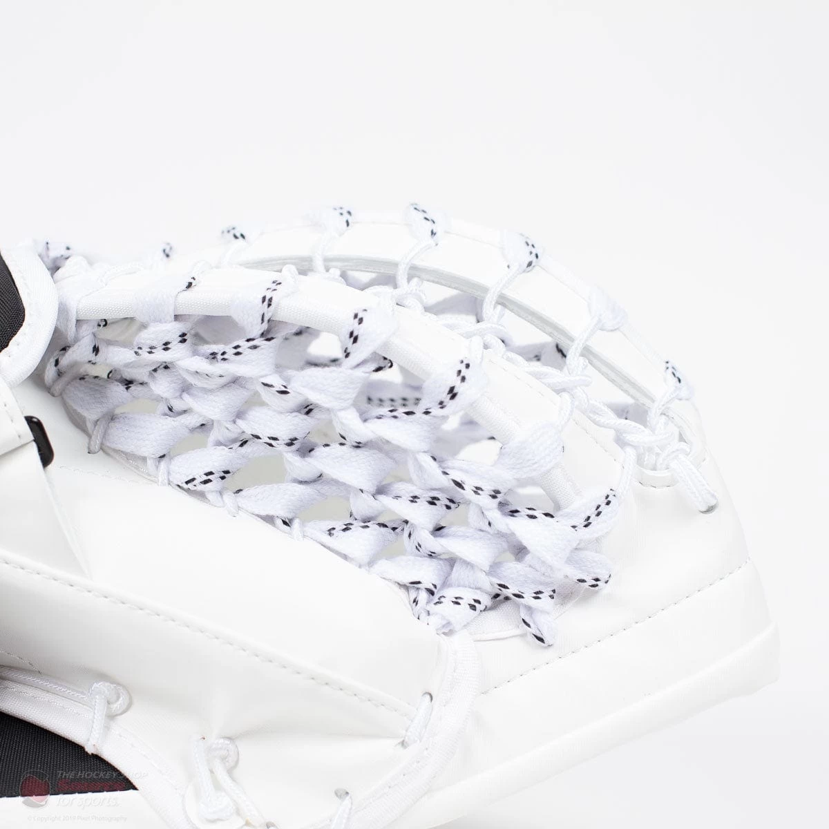 CCM Extreme Flex E4.5 Senior Goalie Catcher - Source Exclusive 6 CCM Extreme Flex E4.5 Senior Goalie Catcher - Source Exclusive - Image 4