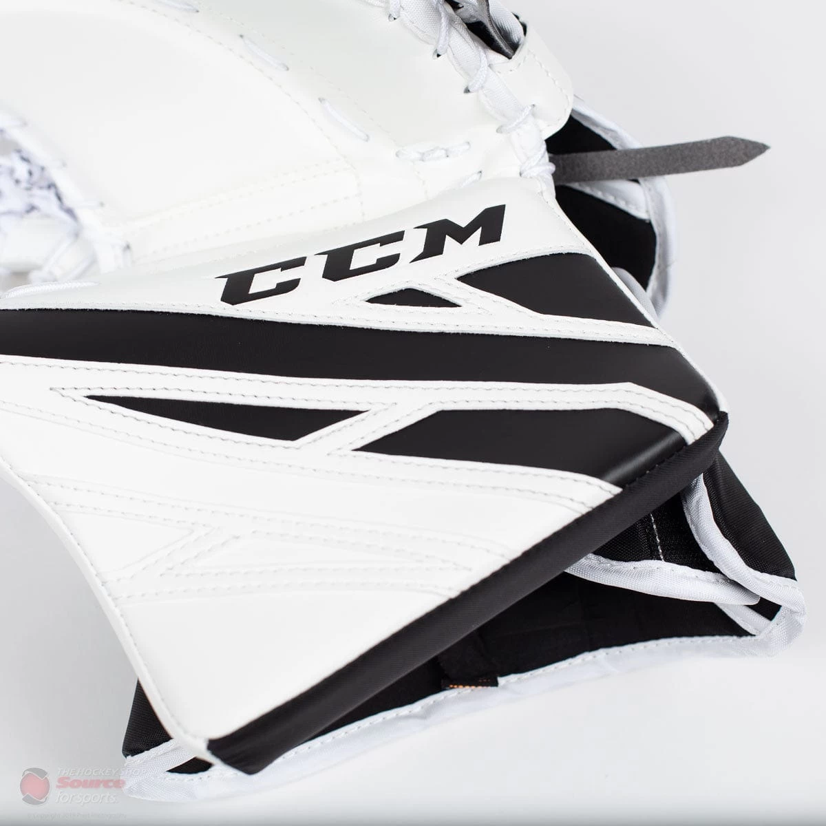 CCM Extreme Flex E4.5 Senior Goalie Catcher - Source Exclusive 9 CCM Extreme Flex E4.5 Senior Goalie Catcher - Source Exclusive - Image 7