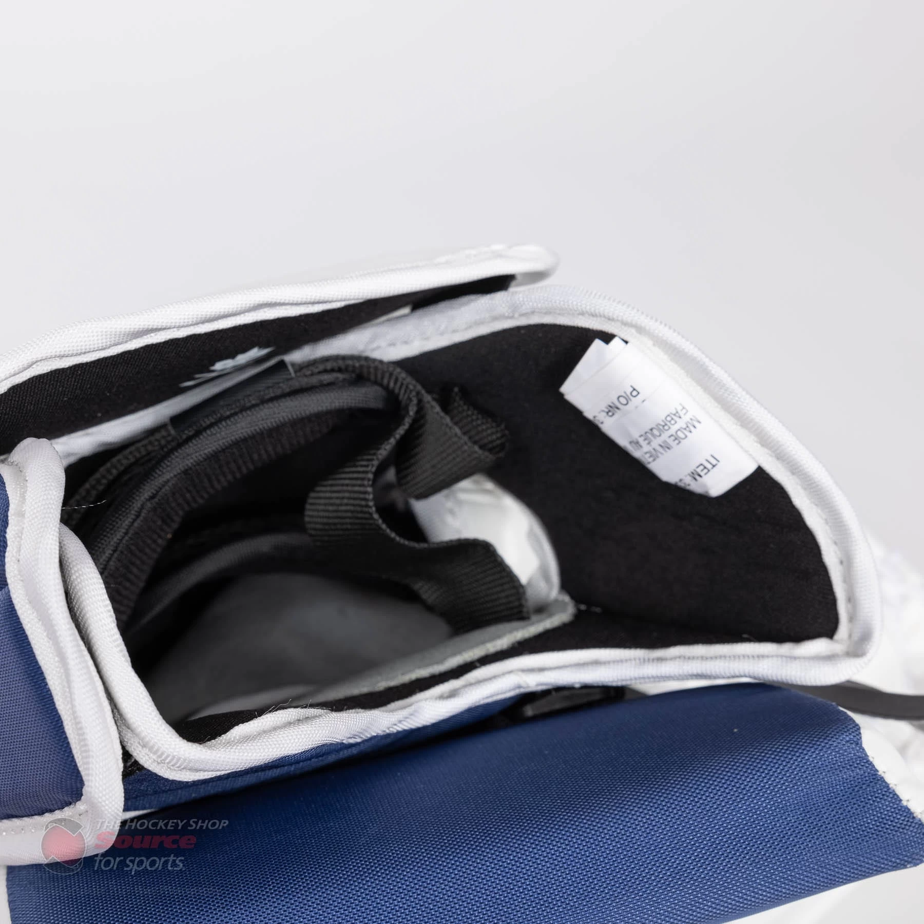 CCM Extreme Flex E5.5 Junior Goalie Catcher 13 CCM Extreme Flex E5.5 Junior Goalie Catcher - Image 11