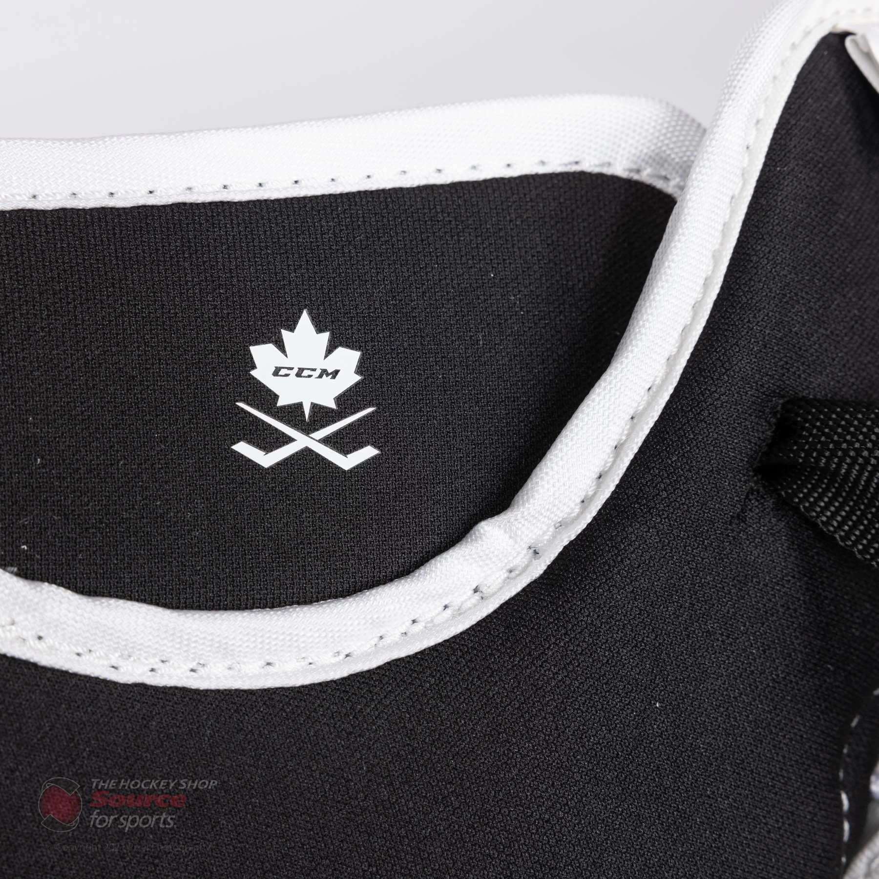 CCM Extreme Flex E5.5 Junior Goalie Catcher 14 CCM Extreme Flex E5.5 Junior Goalie Catcher - Image 12