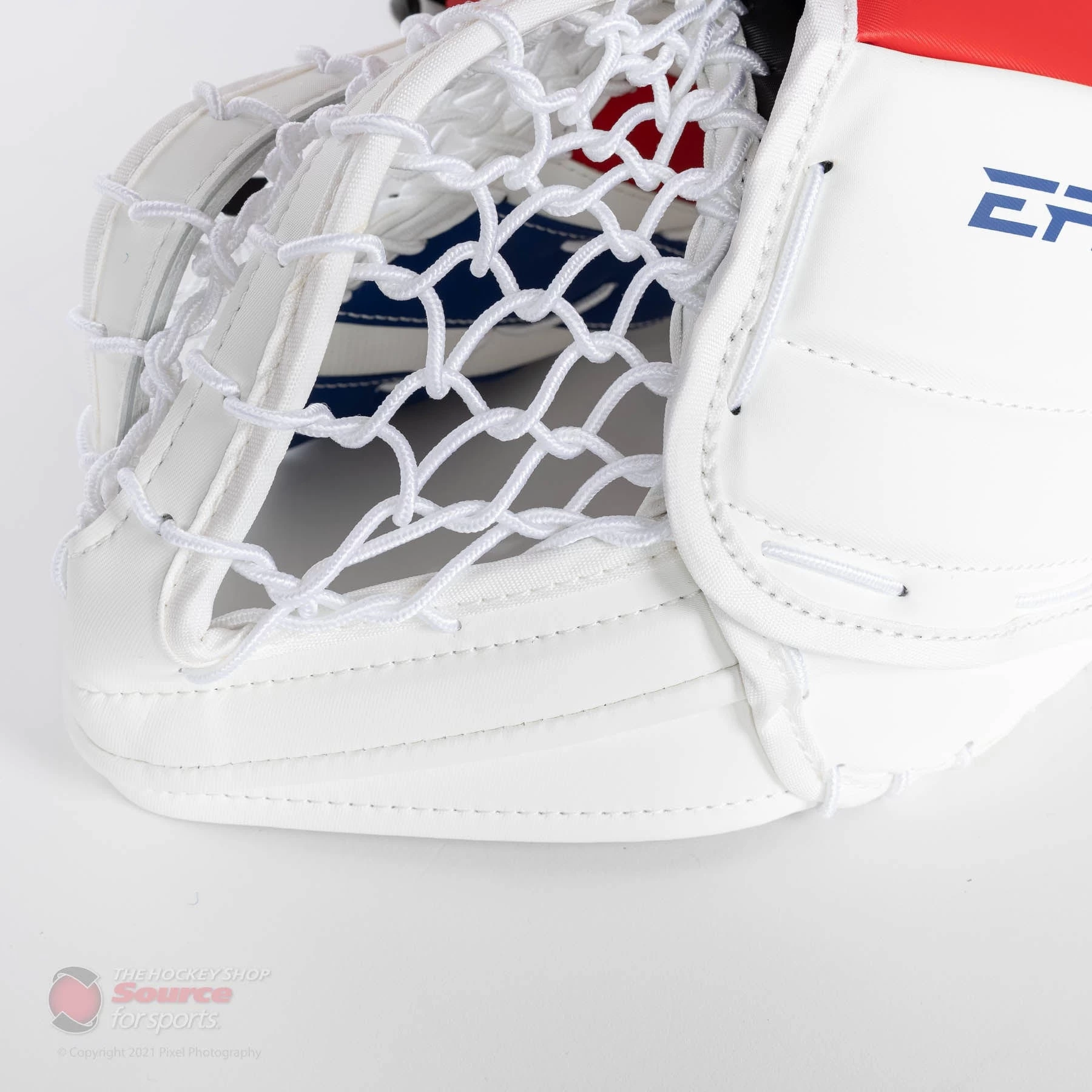CCM Extreme Flex E5.5 Senior Goalie Catcher 13 CCM Extreme Flex E5.5 Senior Goalie Catcher - Image 11