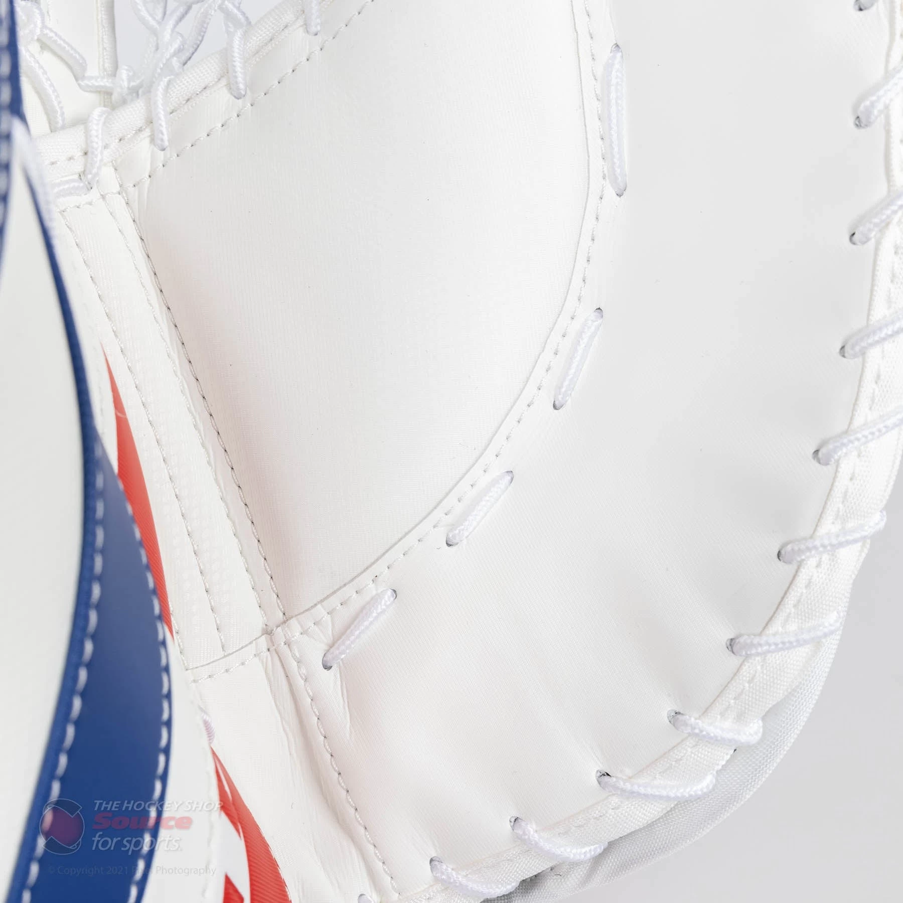 CCM Extreme Flex E5.5 Senior Goalie Catcher 6 CCM Extreme Flex E5.5 Senior Goalie Catcher - Image 4