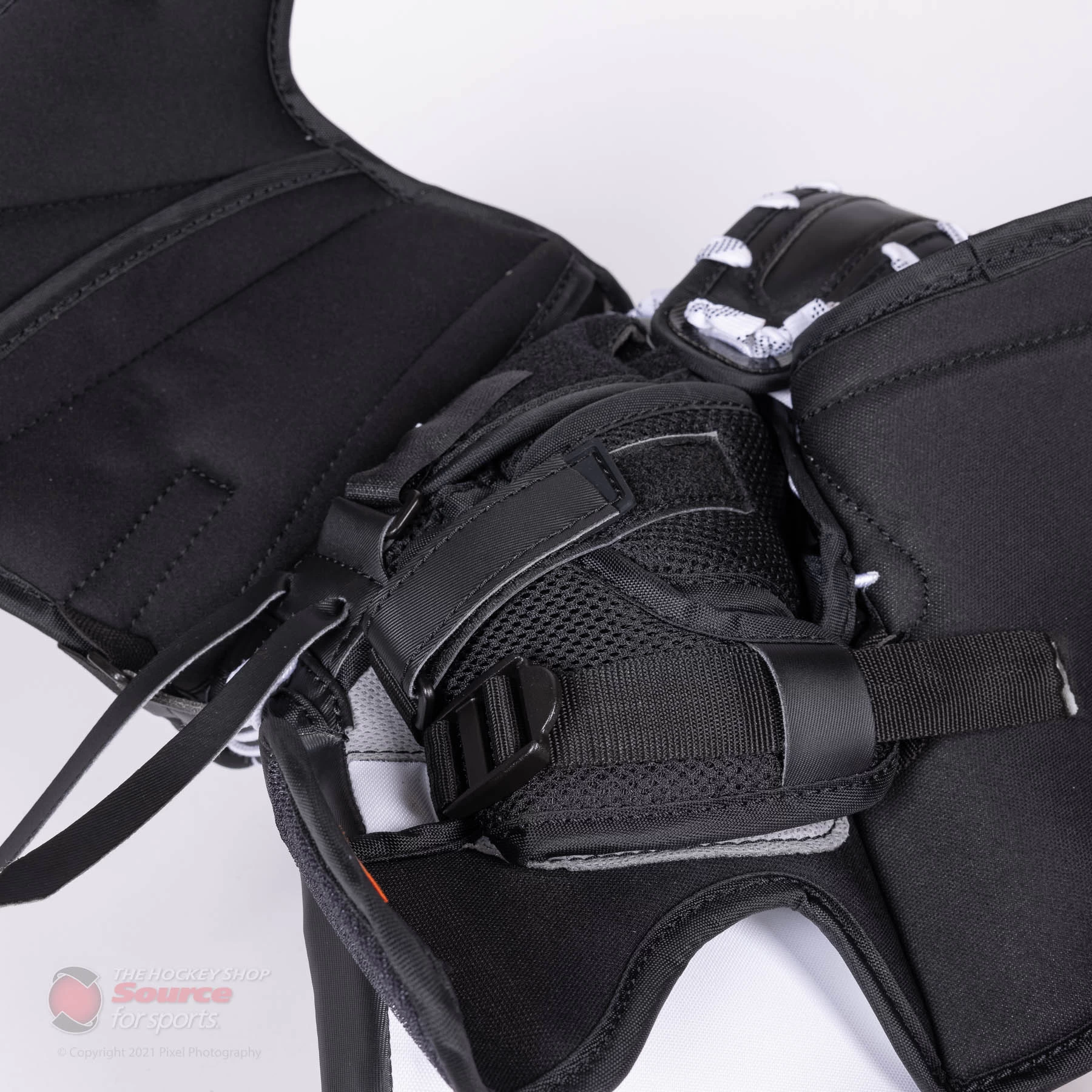 CCM Extreme Flex E5.5 Senior Goalie Catcher - Source Exclusive 11 CCM Extreme Flex E5.5 Senior Goalie Catcher - Source Exclusive - Image 9