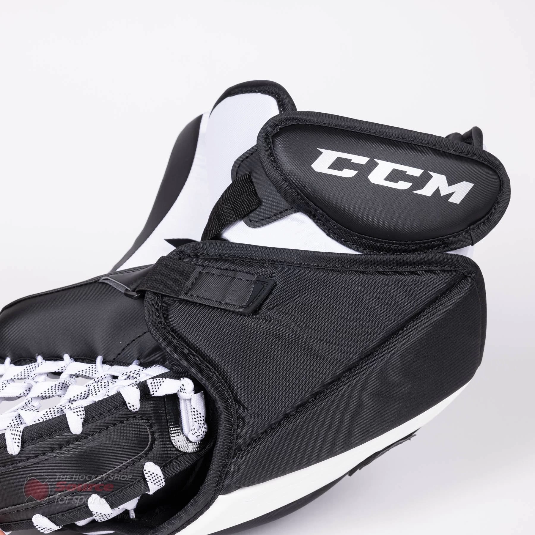 CCM Extreme Flex E5.5 Senior Goalie Catcher - Source Exclusive 8 CCM Extreme Flex E5.5 Senior Goalie Catcher - Source Exclusive - Image 6