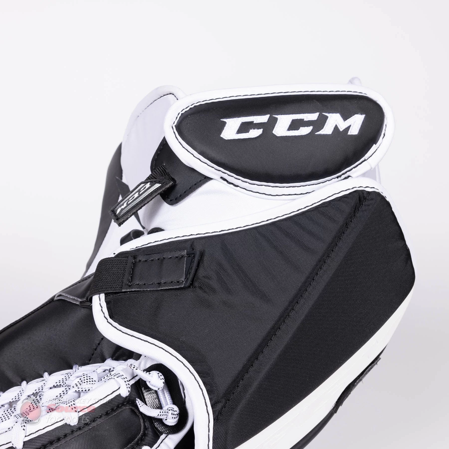 CCM Extreme Flex E5.9 Intermediate Goalie Catcher - Source Exclusive 9 CCM Extreme Flex E5.9 Intermediate Goalie Catcher - Source Exclusive - Image 7