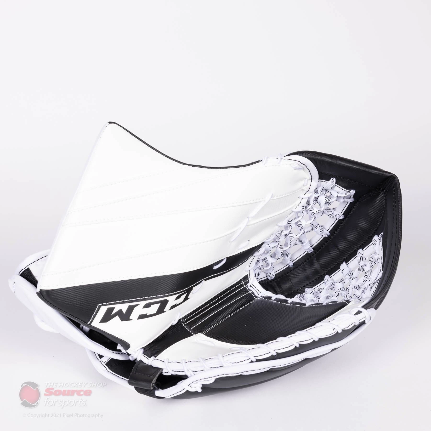 CCM Extreme Flex E5.9 Intermediate Goalie Catcher - Source Exclusive 4 CCM Extreme Flex E5.9 Intermediate Goalie Catcher - Source Exclusive - Image 2