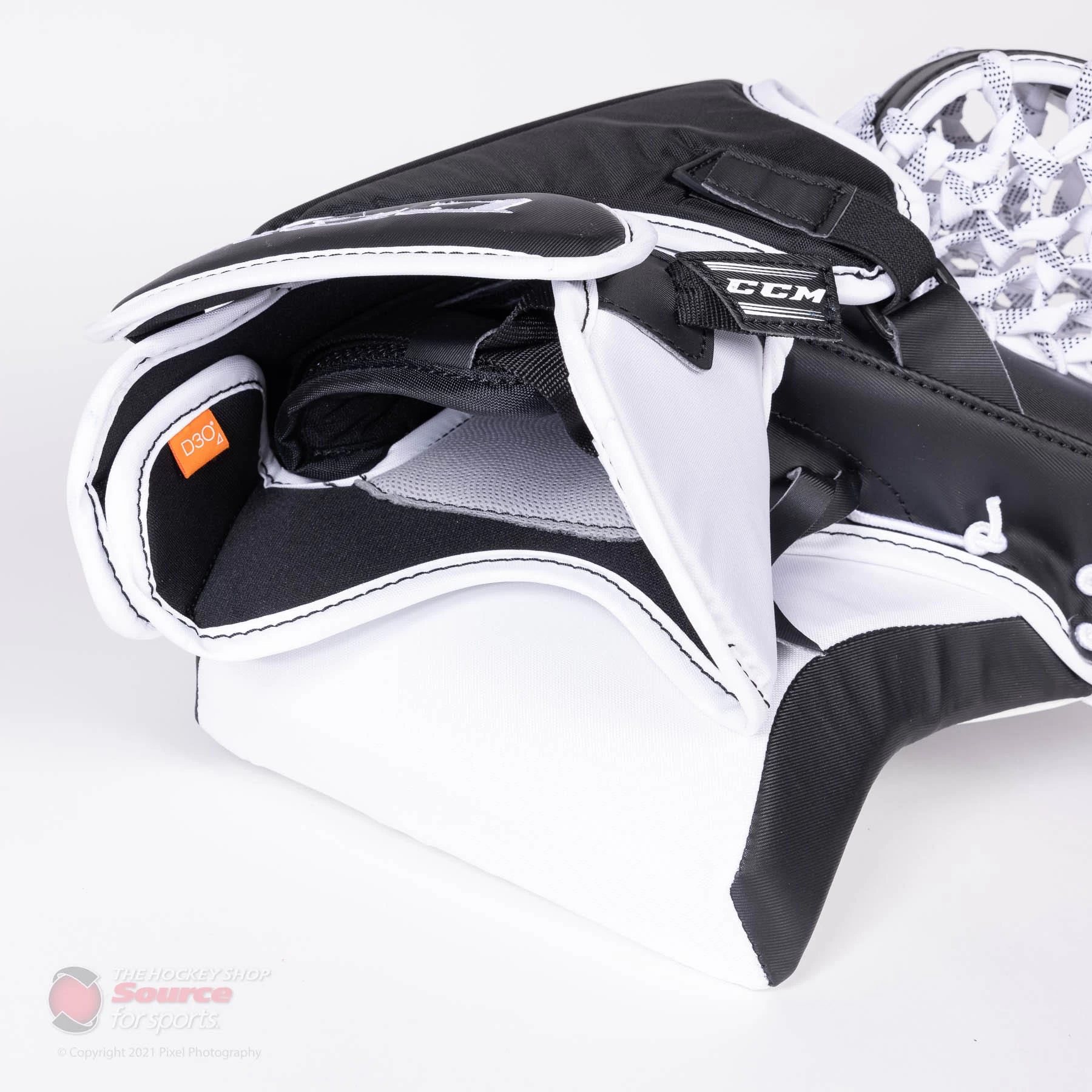 CCM Extreme Flex E5.9 Intermediate Goalie Catcher - Source Exclusive 10 CCM Extreme Flex E5.9 Intermediate Goalie Catcher - Source Exclusive - Image 8