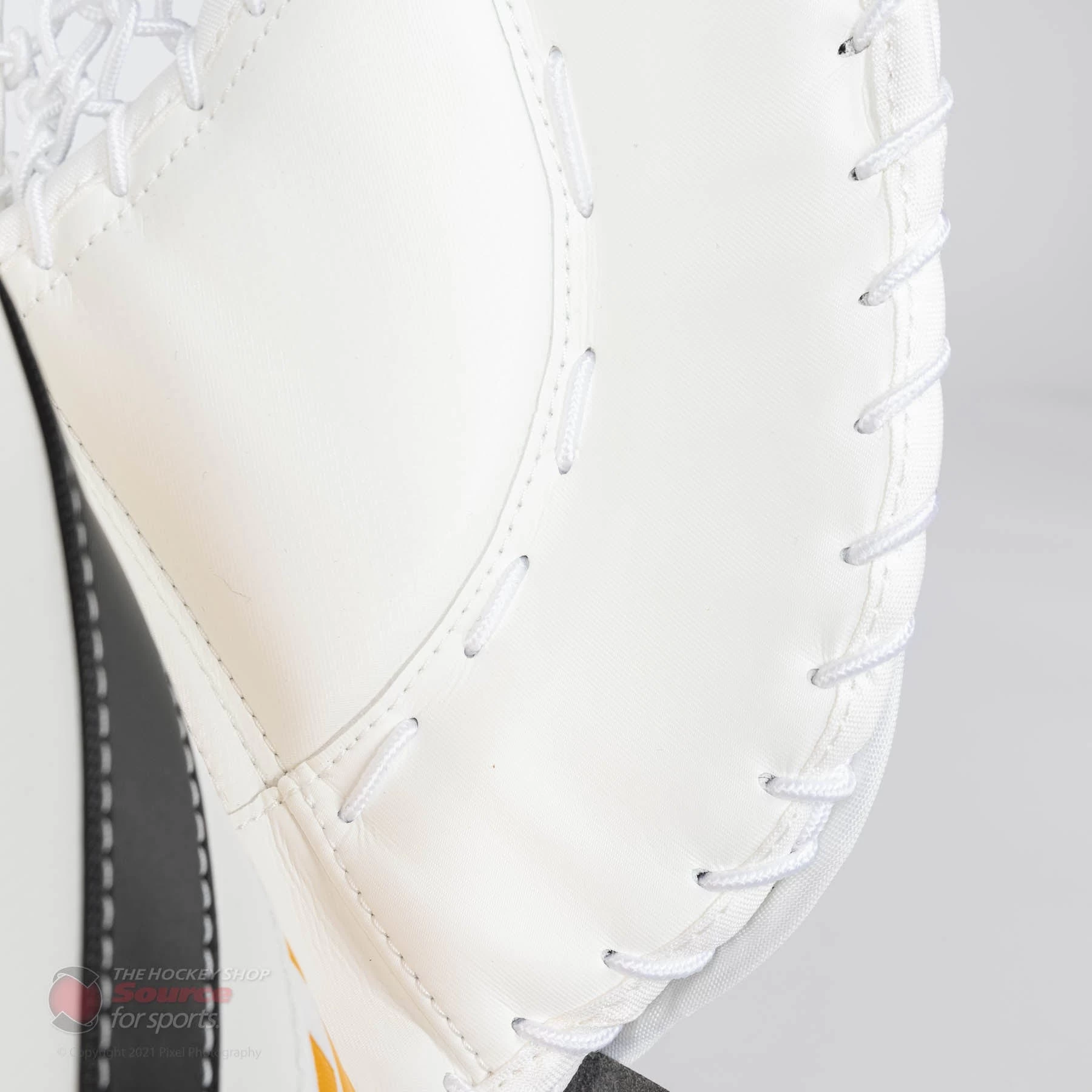 CCM Extreme Flex E5.9 Senior Goalie Catcher 6 CCM Extreme Flex E5.9 Senior Goalie Catcher - Image 4