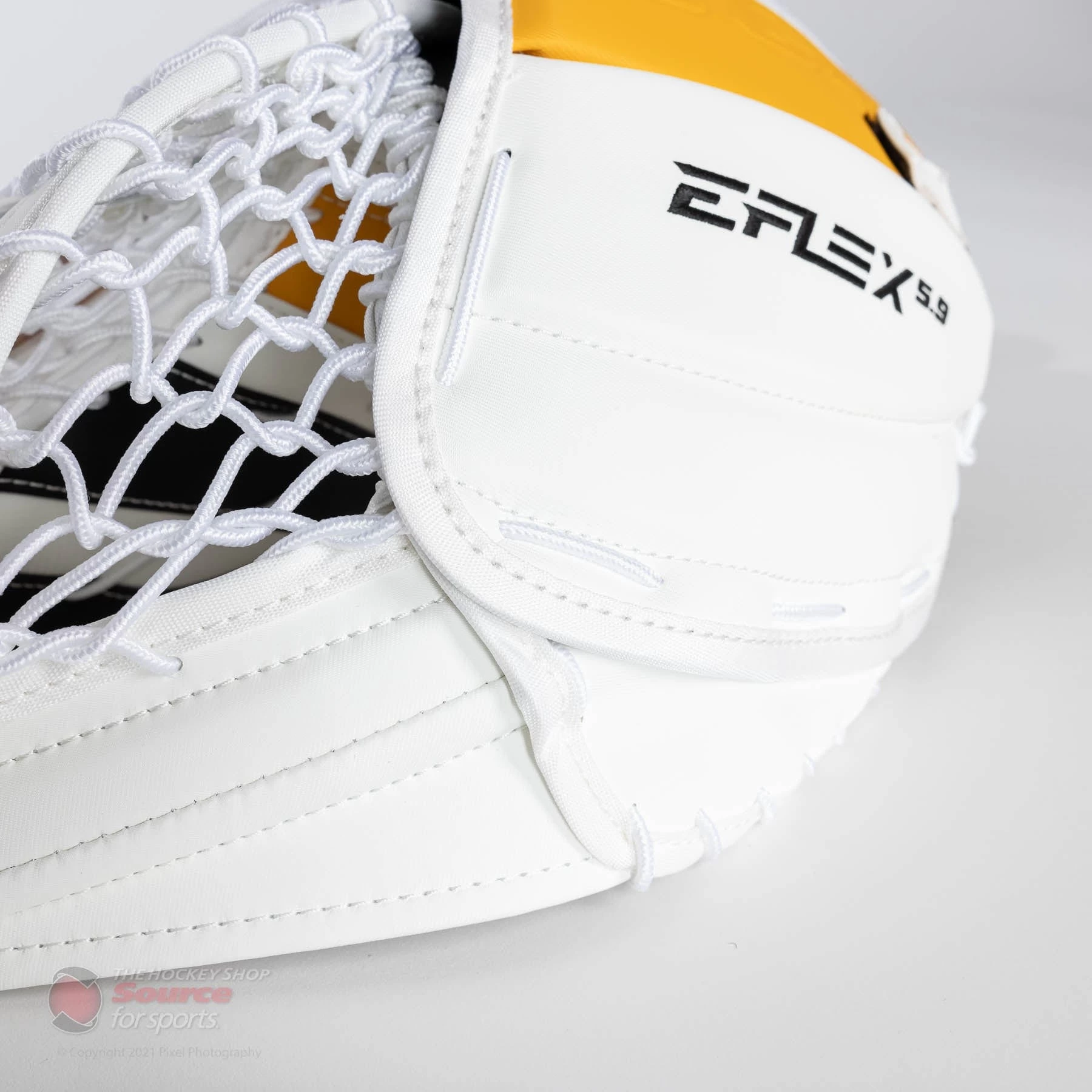 CCM Extreme Flex E5.9 Senior Goalie Catcher 8 CCM Extreme Flex E5.9 Senior Goalie Catcher - Image 6