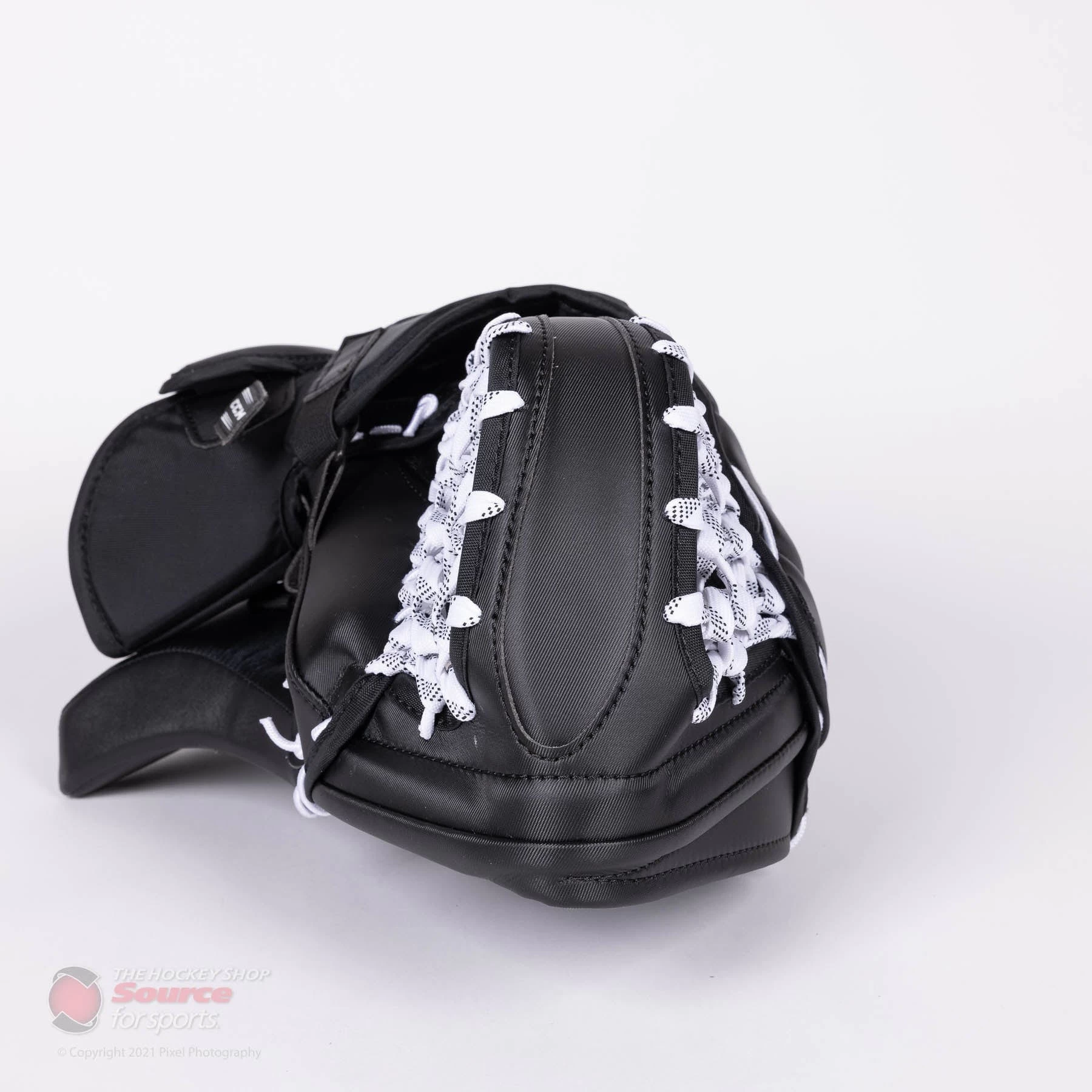 CCM Extreme Flex E5.9 Senior Goalie Catcher - Source Exclusive 8 CCM Extreme Flex E5.9 Senior Goalie Catcher - Source Exclusive - Image 6