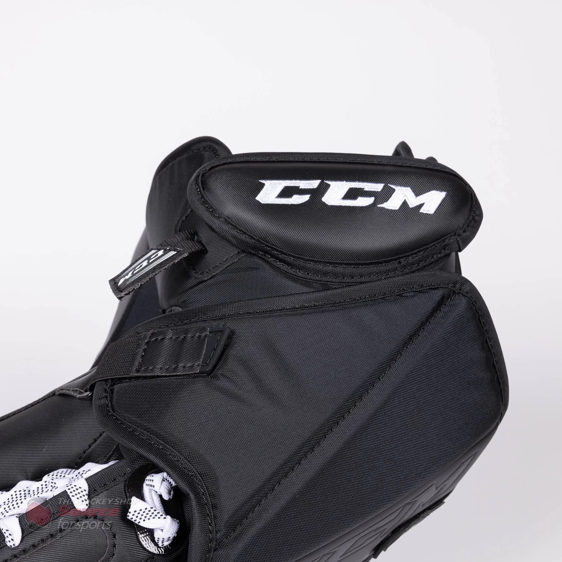 CCM Extreme Flex E5.9 Senior Goalie Catcher - Source Exclusive 10 CCM Extreme Flex E5.9 Senior Goalie Catcher - Source Exclusive - Image 8