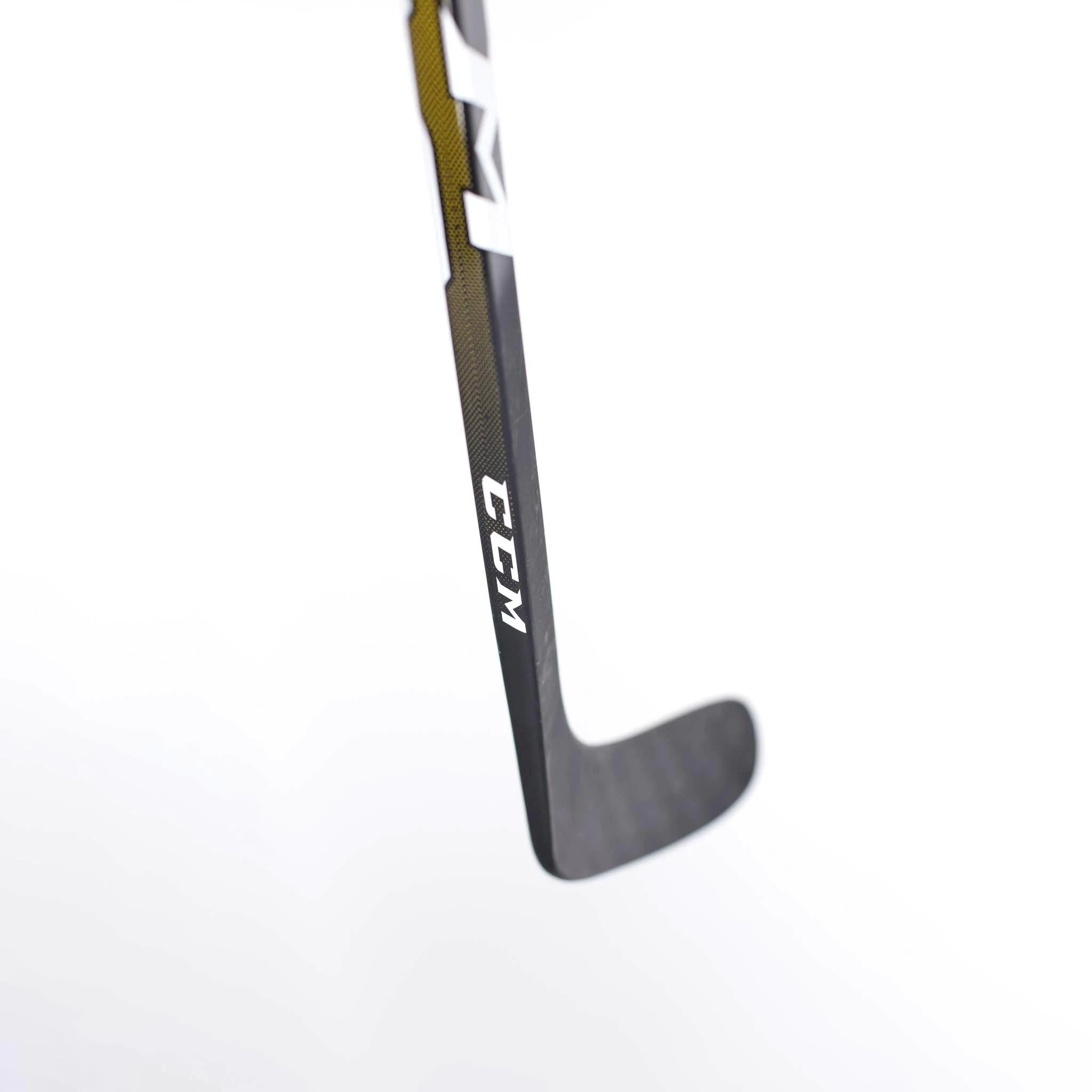 CCM Tacks 9080 Intermediate Hockey Stick 10 CCM Tacks 9080 Intermediate Hockey Stick - Image 8
