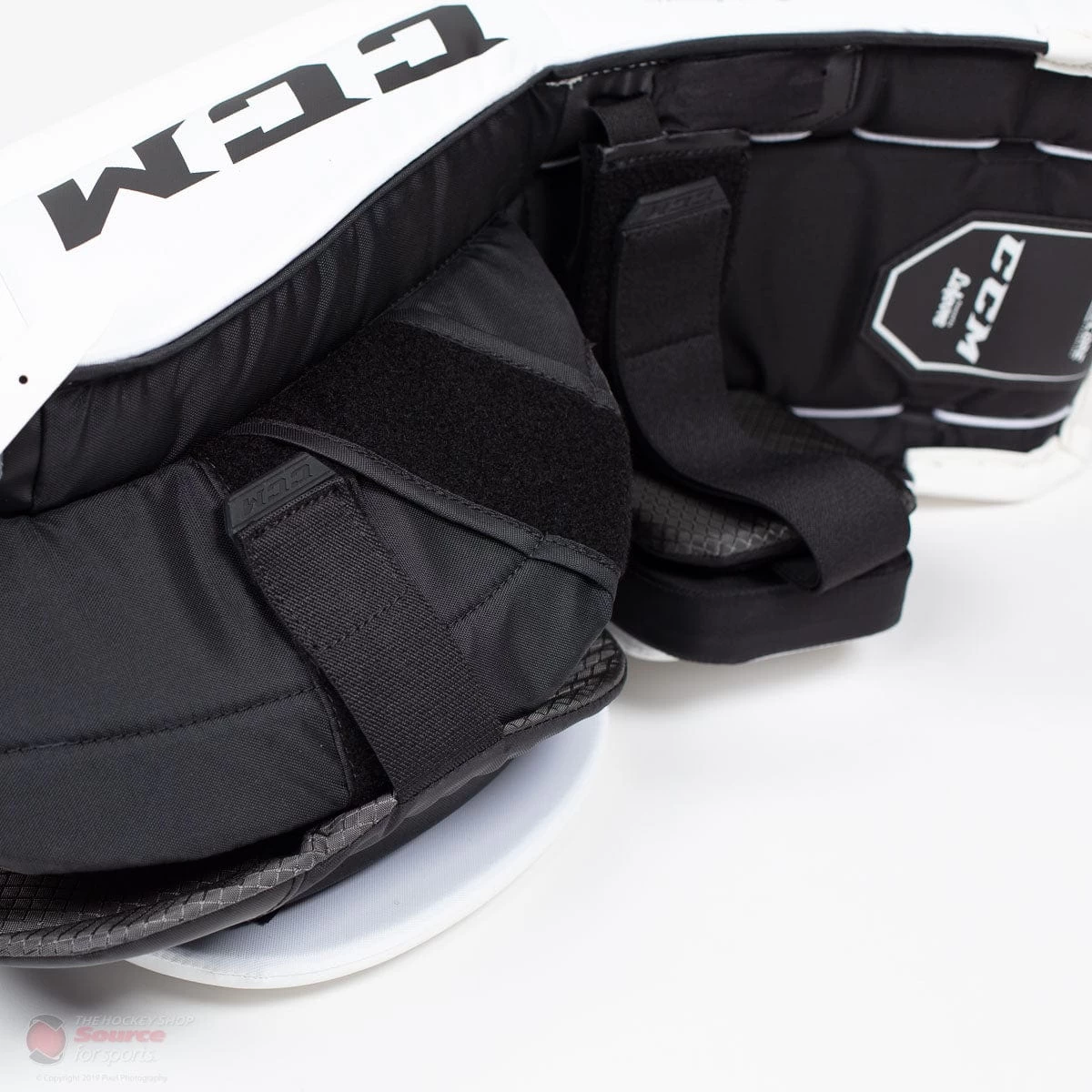 CCM Extreme Flex E4.5 Junior Goalie Leg Pads - Source Exclusive 7 CCM Extreme Flex E4.5 Junior Goalie Leg Pads - Source Exclusive - Image 5