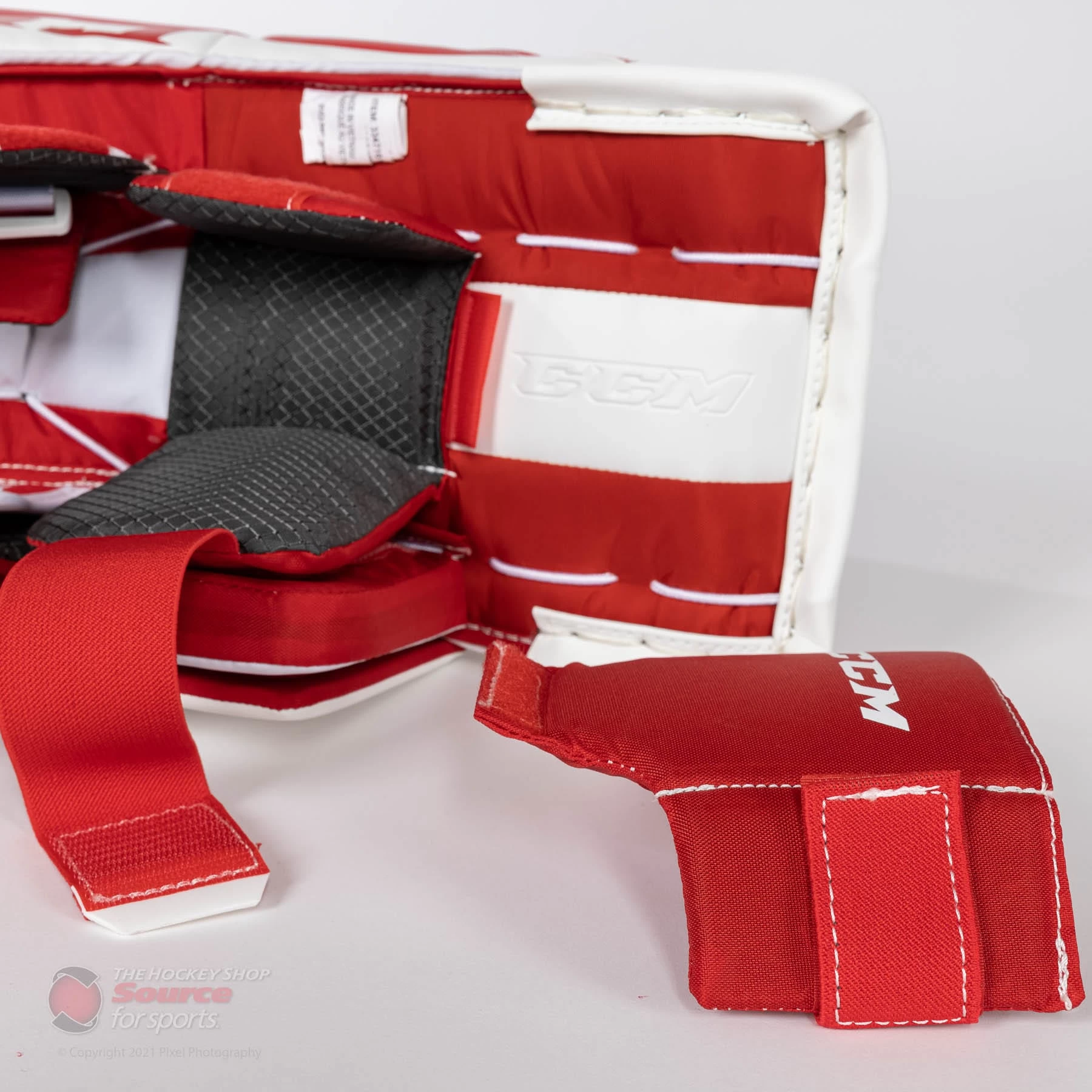 CCM Extreme Flex E5.5 Youth Goalie Leg Pads 16 CCM Extreme Flex E5.5 Youth Goalie Leg Pads - Image 14