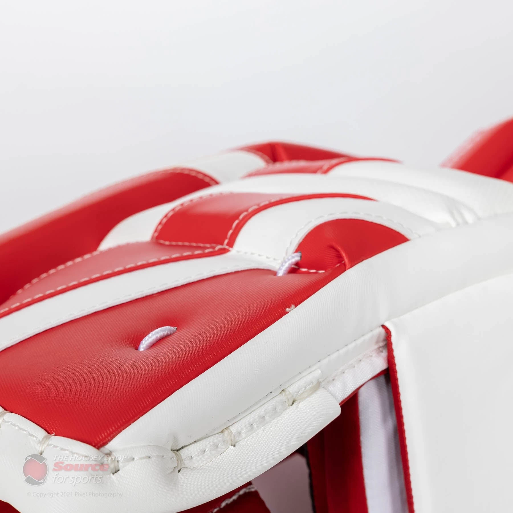 CCM Extreme Flex E5.5 Youth Goalie Leg Pads 6 CCM Extreme Flex E5.5 Youth Goalie Leg Pads - Image 4