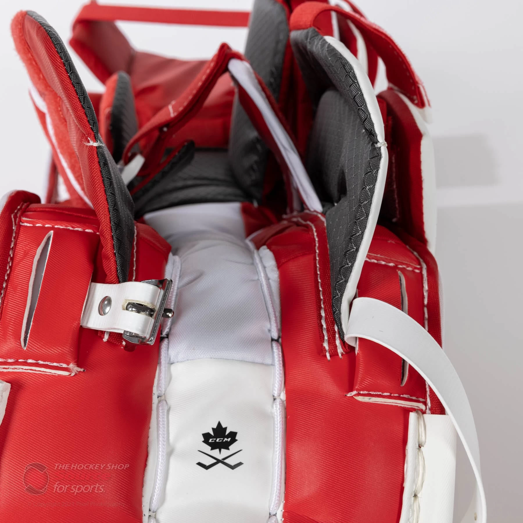 CCM Extreme Flex E5.5 Youth Goalie Leg Pads 13 CCM Extreme Flex E5.5 Youth Goalie Leg Pads - Image 11