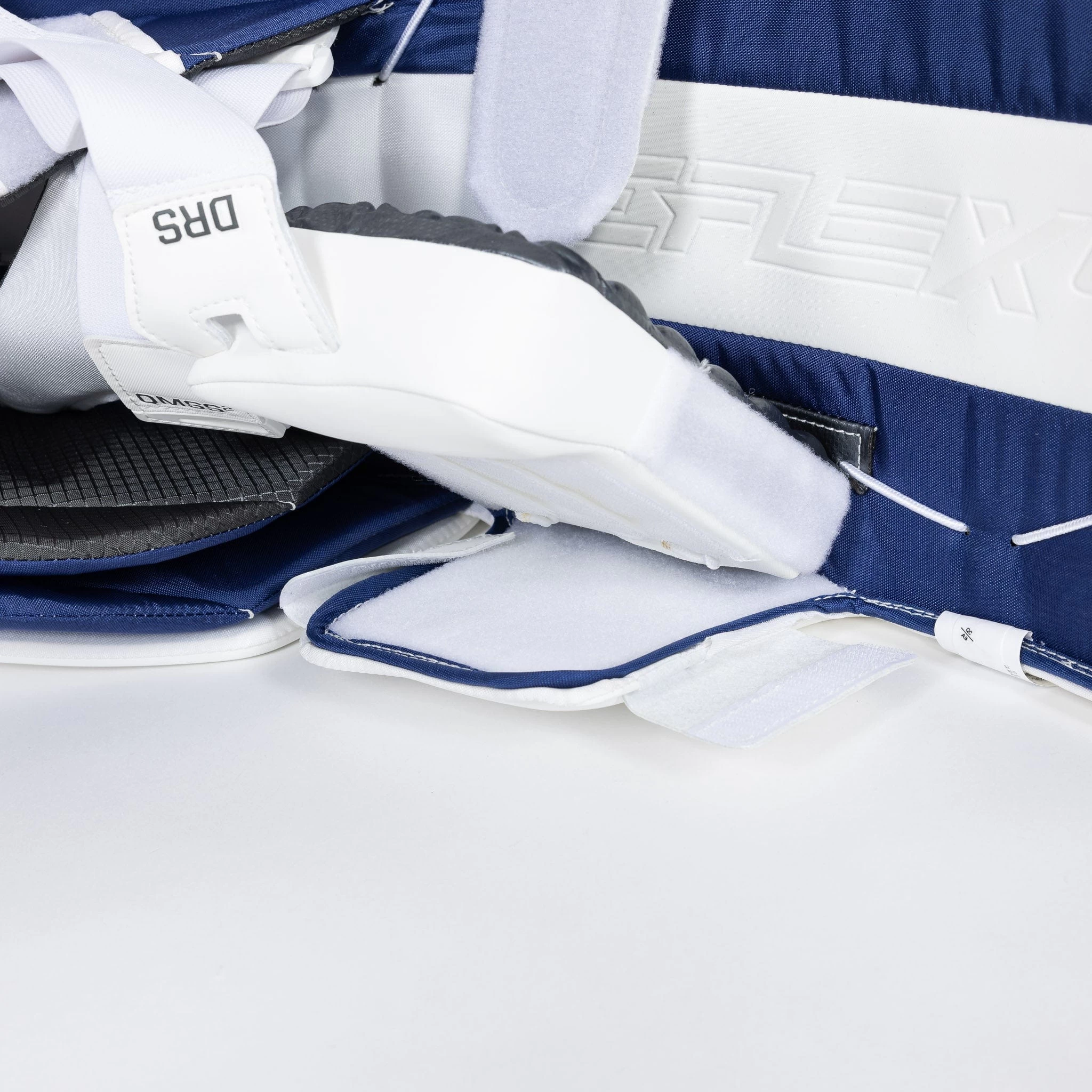 CCM Extreme Flex E6.9 Senior Goalie Leg Pads 11 CCM Extreme Flex E6.9 Senior Goalie Leg Pads - Image 9